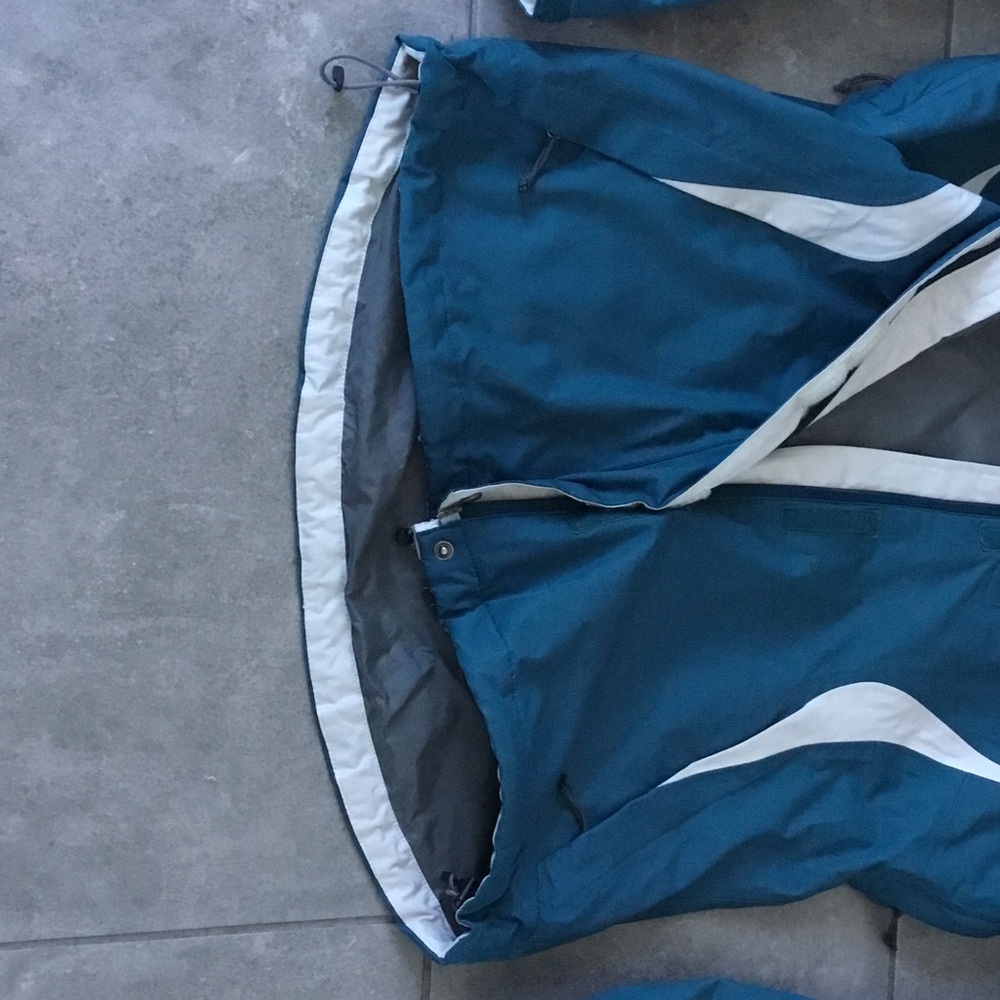 The North Face Hyvent Jacket with removable hood- size M - Picture 5 of 15